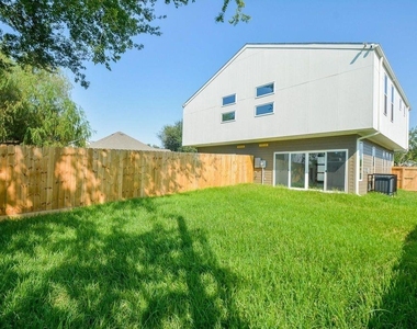 4358 Clover Street - Photo Thumbnail 29