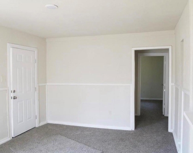 2514 Lynnfield Street - Photo Thumbnail 5