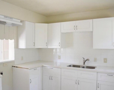 2514 Lynnfield Street - Photo Thumbnail 4