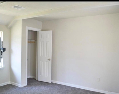 2514 Lynnfield Street - Photo Thumbnail 7