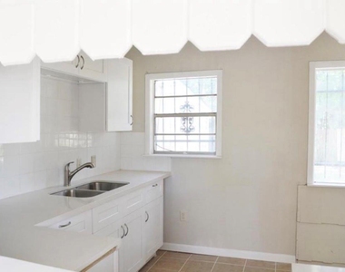 2514 Lynnfield Street - Photo Thumbnail 3