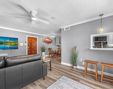 505 Westcott Street - Photo Thumbnail 4