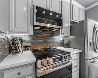 505 Westcott Street - Photo Thumbnail 10