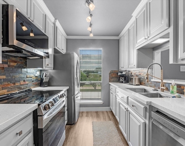 505 Westcott Street - Photo Thumbnail 9