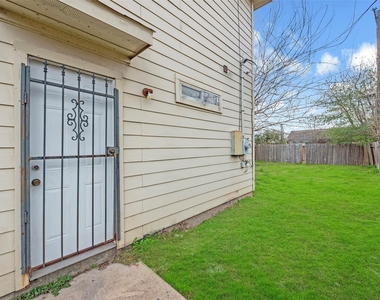 4515 Perry Street - Photo Thumbnail 24