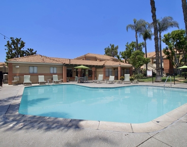 200 S Linden Ave - Photo Thumbnail 2