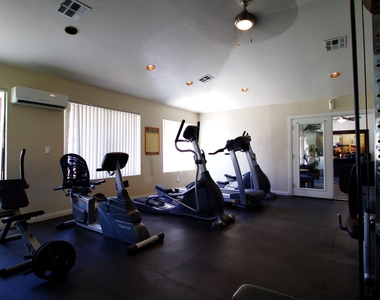 200 S Linden Ave - Photo Thumbnail 4