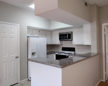 10855 Meadowglen Lane - Photo Thumbnail 4