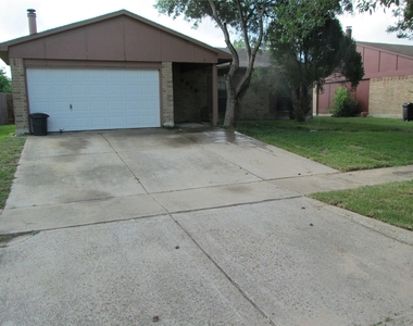 6818 Glenstein Drive - Photo Thumbnail 2