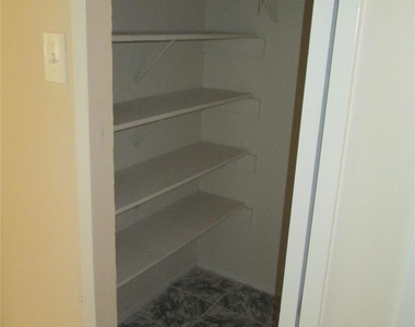 6818 Glenstein Drive - Photo Thumbnail 5
