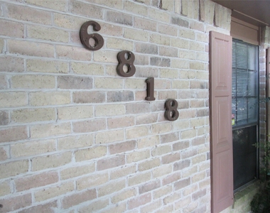 6818 Glenstein Drive - Photo Thumbnail 9