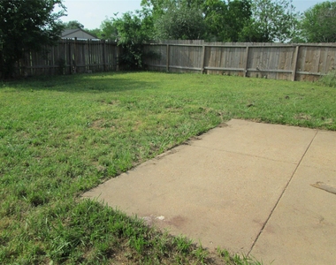 6818 Glenstein Drive - Photo Thumbnail 12