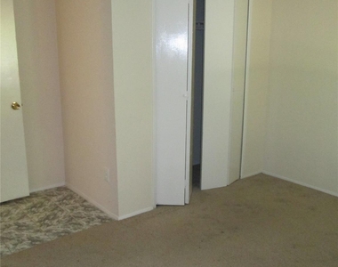 6818 Glenstein Drive - Photo Thumbnail 19