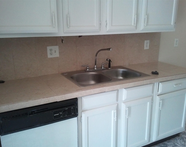 6818 Glenstein Drive - Photo Thumbnail 7