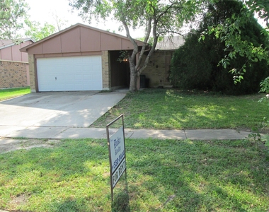 6818 Glenstein Drive - Photo Thumbnail 8