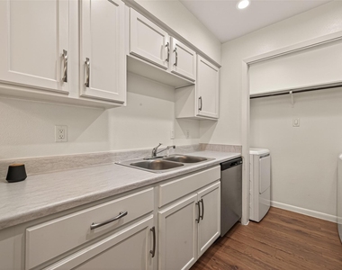 8801 Hammerly Boulevard - Photo Thumbnail 8