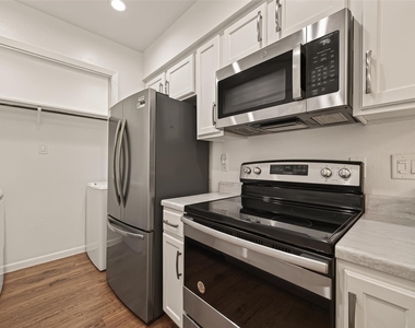 8801 Hammerly Boulevard - Photo Thumbnail 6