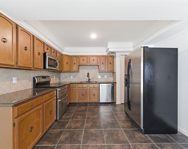 8614 Oakford Drive - Photo Thumbnail 5