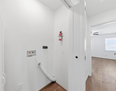 8614 Oakford Drive - Photo Thumbnail 24