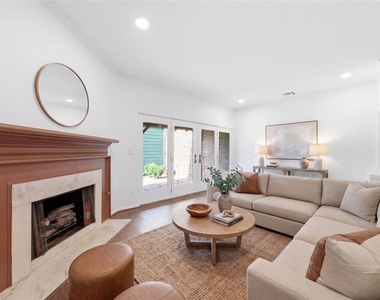 8614 Oakford Drive - Photo Thumbnail 12
