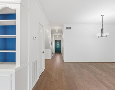 8614 Oakford Drive - Photo Thumbnail 10
