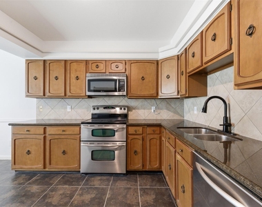 8614 Oakford Drive - Photo Thumbnail 7
