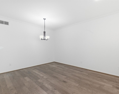8614 Oakford Drive - Photo Thumbnail 11