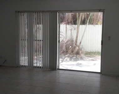 221 Columbia Drive - Photo Thumbnail 16