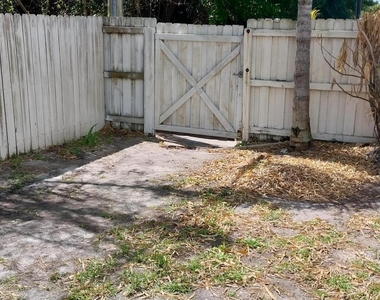 221 Columbia Drive - Photo Thumbnail 13