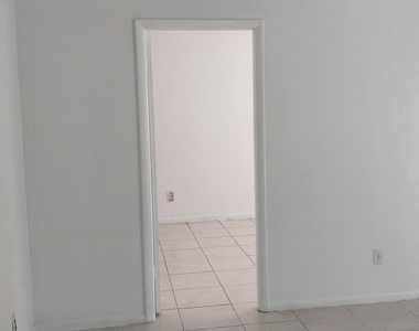 221 Columbia Drive - Photo Thumbnail 9