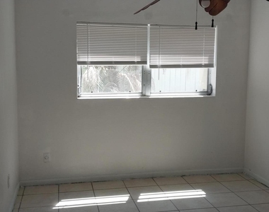 221 Columbia Drive - Photo Thumbnail 12