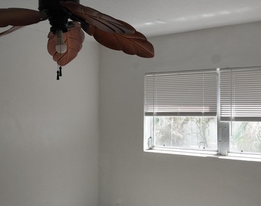 221 Columbia Drive - Photo Thumbnail 10