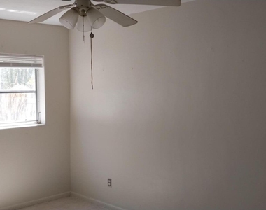 221 Columbia Drive - Photo Thumbnail 18
