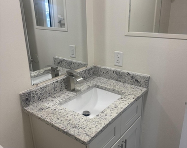 2780 Floresta Drive Ne - Photo Thumbnail 7