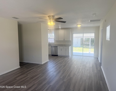 2780 Floresta Drive Ne - Photo Thumbnail 2