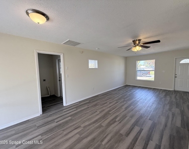 2780 Floresta Drive Ne - Photo Thumbnail 4