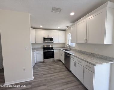 2780 Floresta Drive Ne - Photo Thumbnail 3