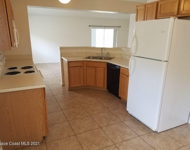 888 Macon Drive - Photo Thumbnail 4