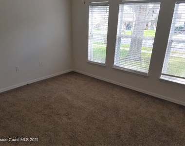 888 Macon Drive - Photo Thumbnail 6