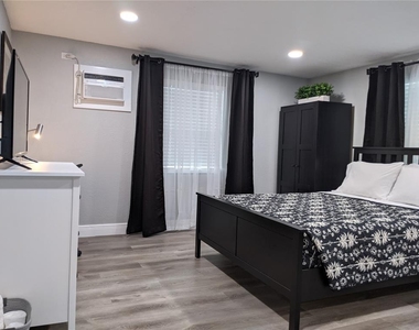 4538 W Minnehaha Street - Photo Thumbnail 5
