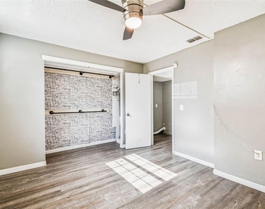 103 Brigadoon Drive - Photo Thumbnail 4
