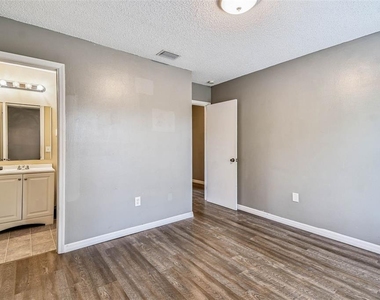 103 Brigadoon Drive - Photo Thumbnail 15