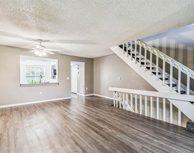 103 Brigadoon Drive - Photo Thumbnail 9