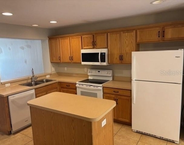 2525 Harn Boulevard - Photo Thumbnail 5