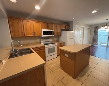 2525 Harn Boulevard - Photo Thumbnail 4