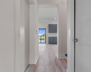 772 Gran Kaymen Way - Photo Thumbnail 4