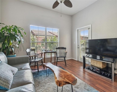 2440 W Horatio Street - Photo Thumbnail 8