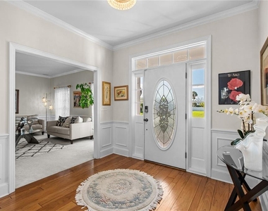 10002 Hunt Cliff Drive - Photo Thumbnail 3