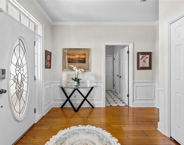 10002 Hunt Cliff Drive - Photo Thumbnail 4