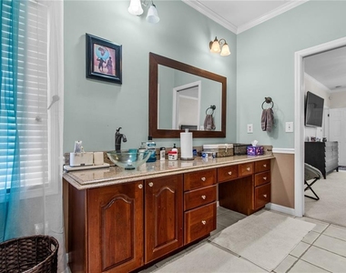 10002 Hunt Cliff Drive - Photo Thumbnail 18